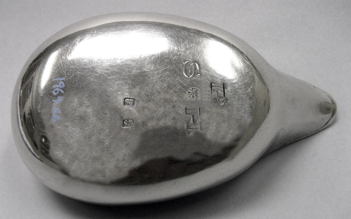 1964.0066 Silver pap boat underside