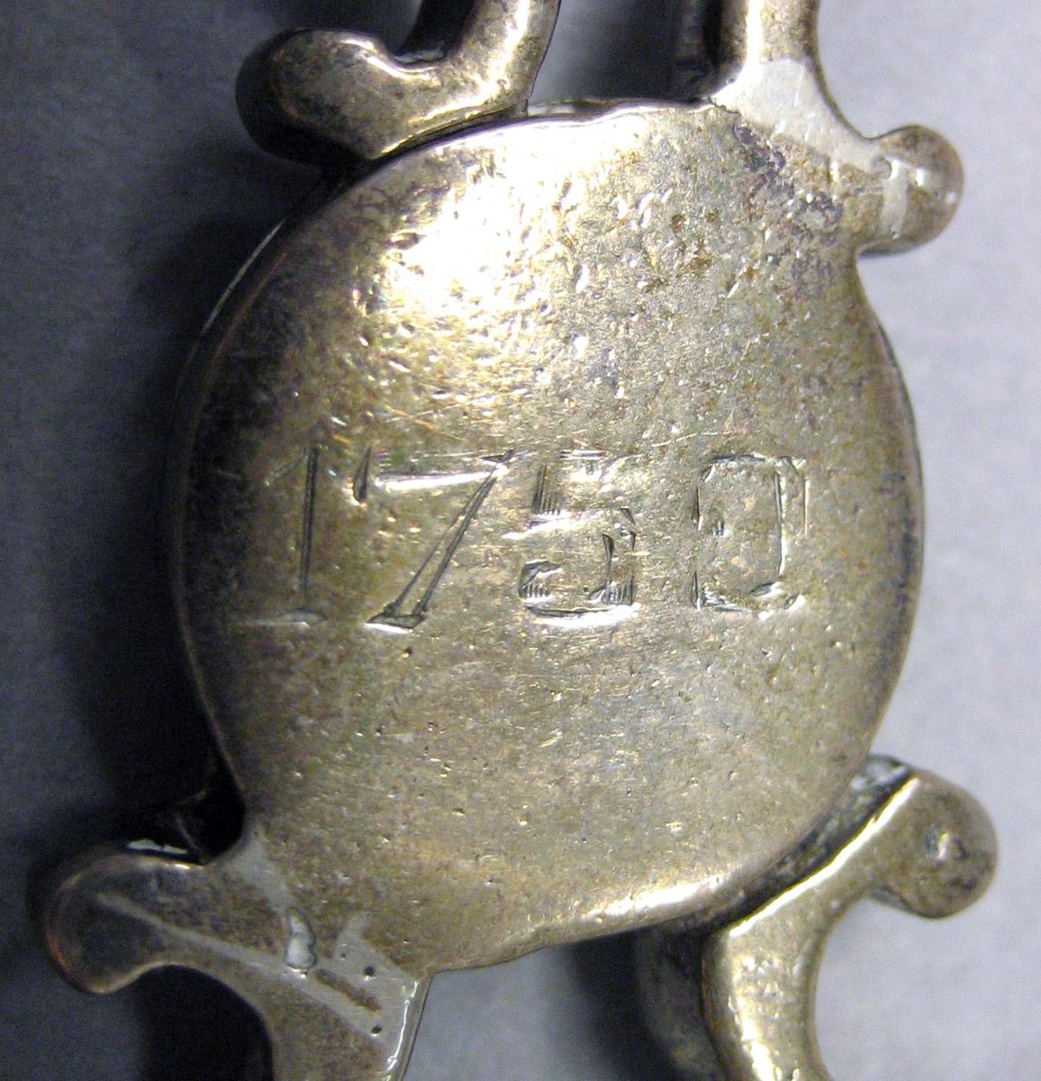 1964.0078 Silver Tongs engraving 2