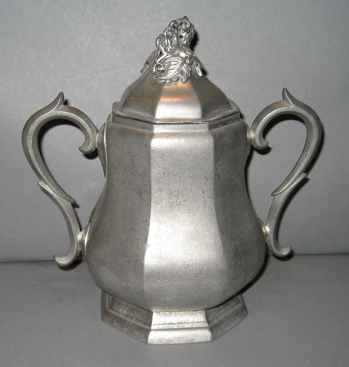 1964.0086.002 A, B Sugar bowl