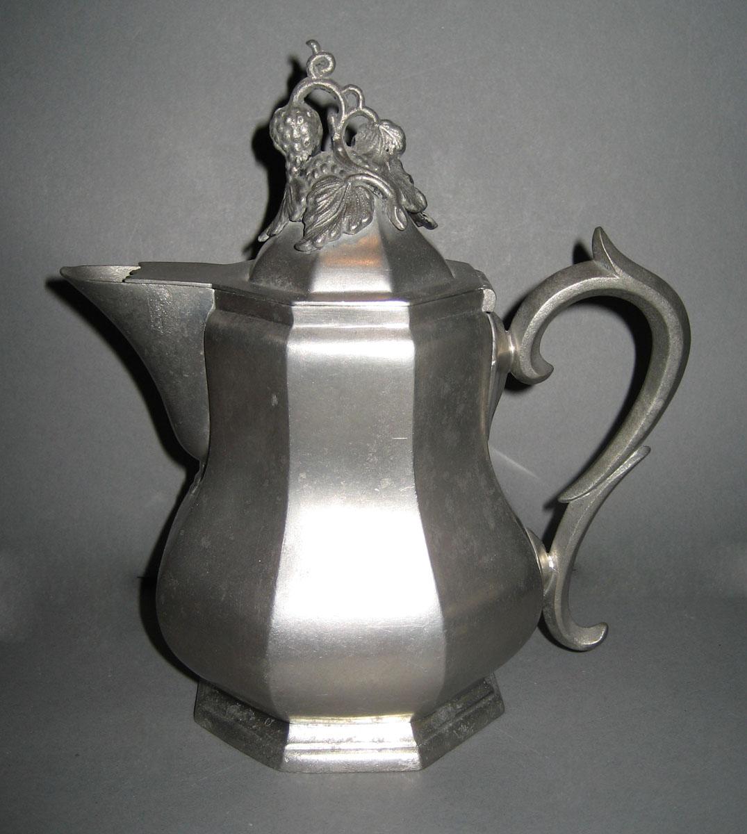 1964.0086.001 Cream pot