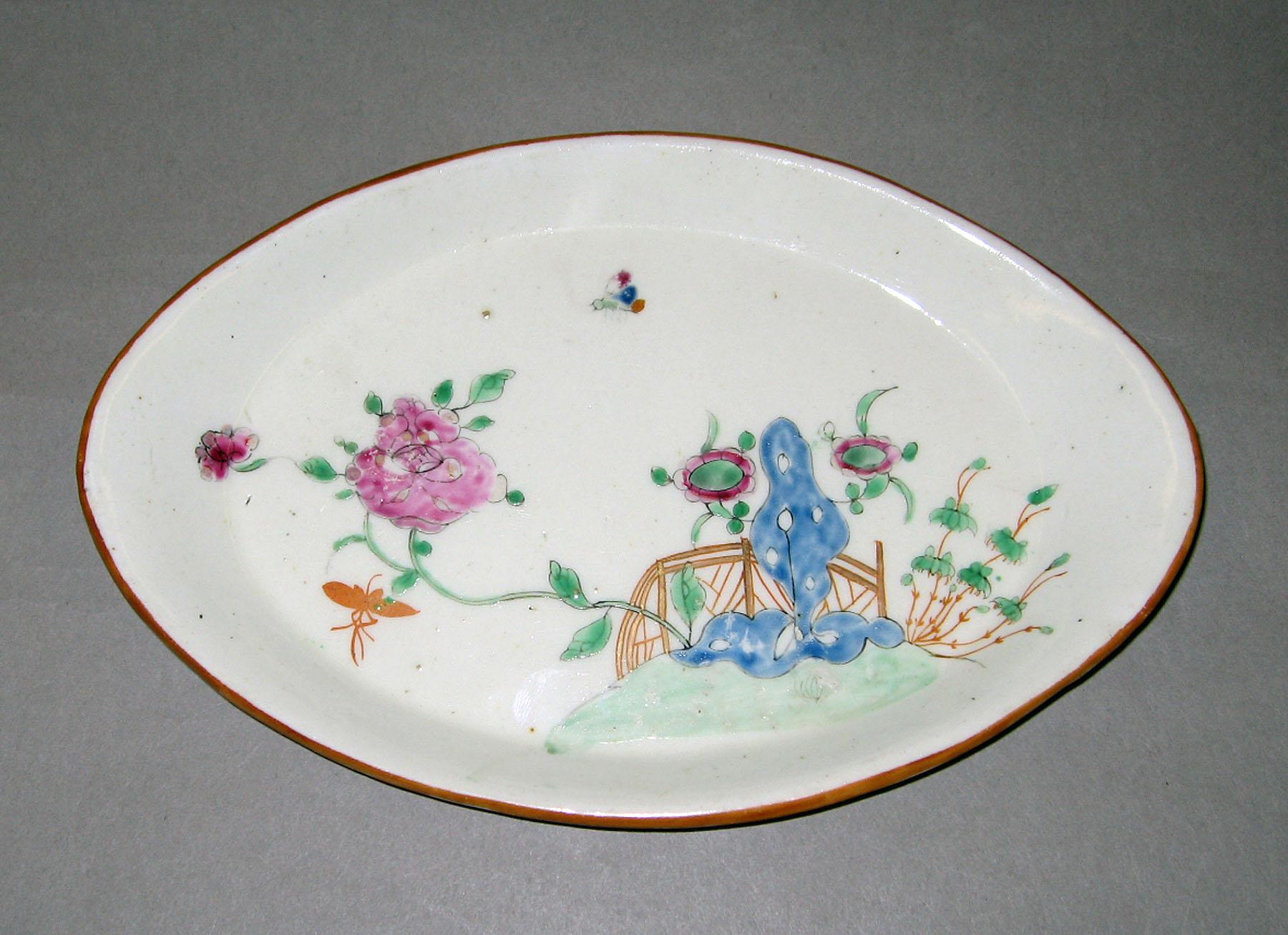 1964.0098 C Chamberlain porcelain teapot stand