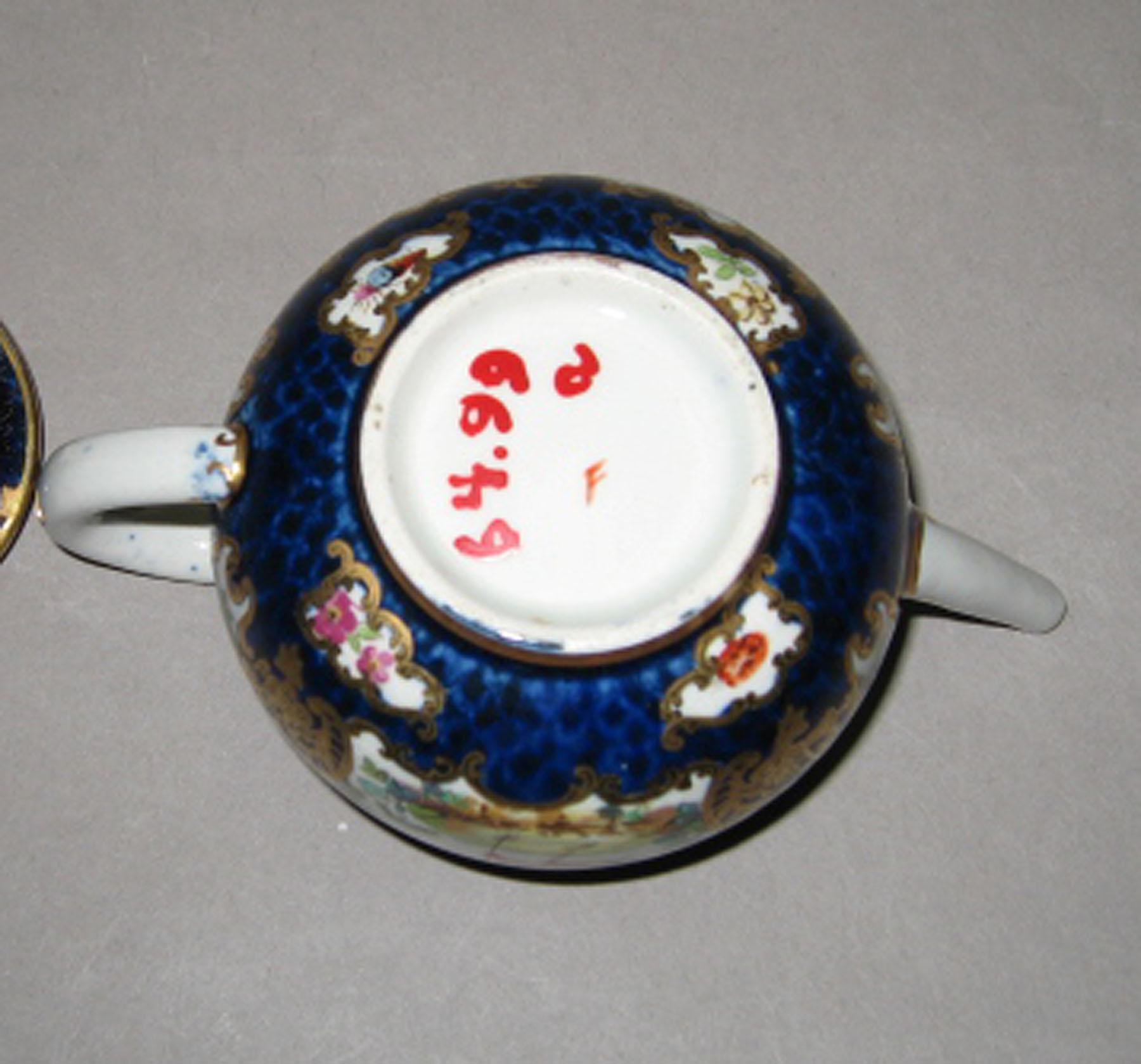1964.0099 A, B Porcelain teapot (underside)