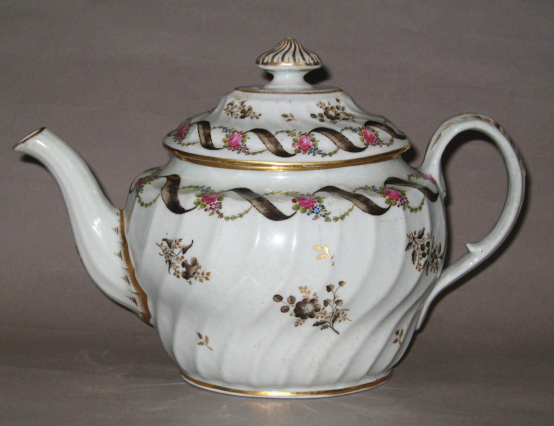 1964.0101 A, B Chamberlain spiral-fluted porcelain teapot