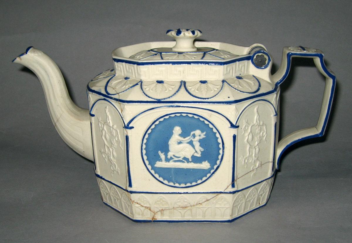 1964.0102 White feldspathic stoneware teapot