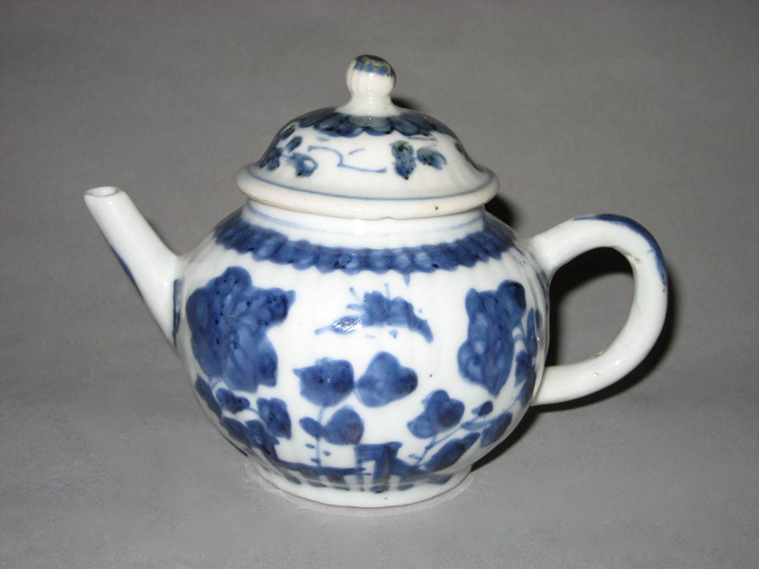 1964.0104 Teapot