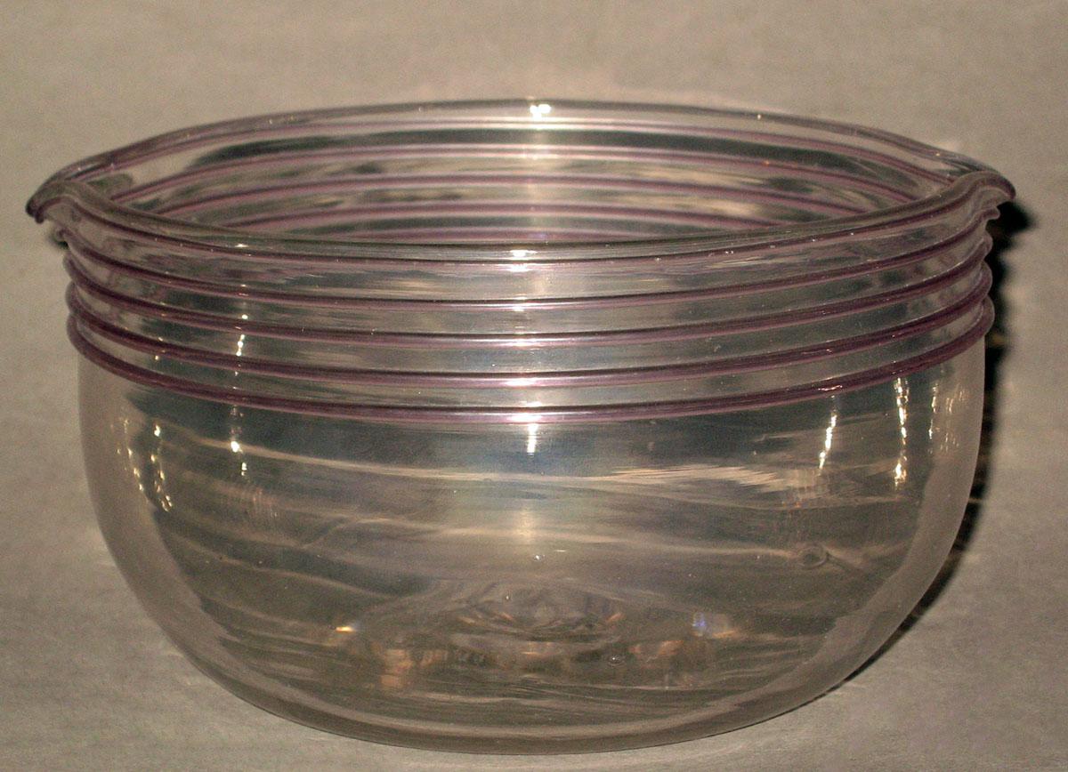1964.0133.001 Glass bowl