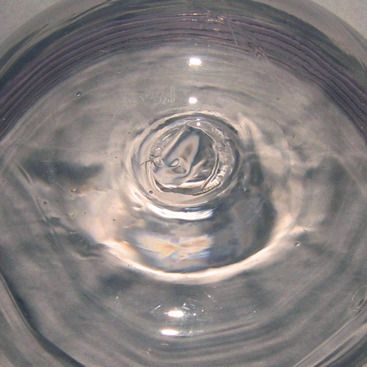1964.0133.001 Glass bowl (underside)