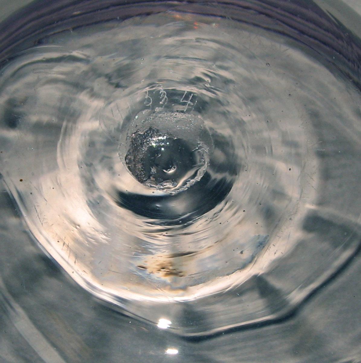 1964.0133.004 Glass bowl (underside)