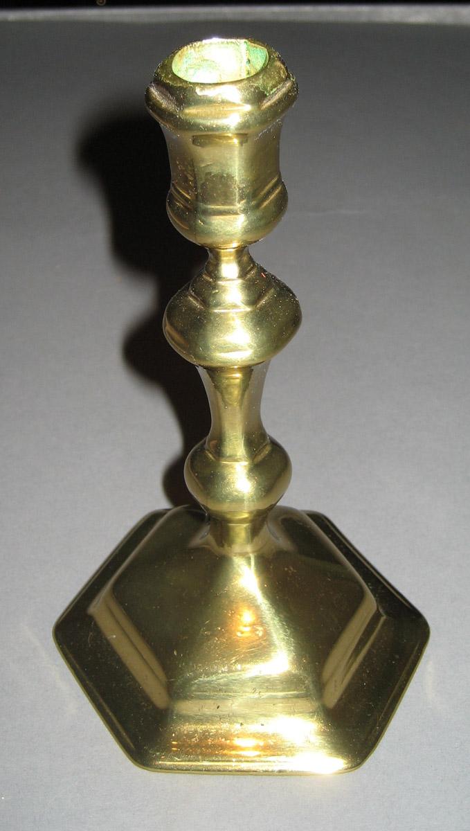 1966.0141.001 Candlestick
