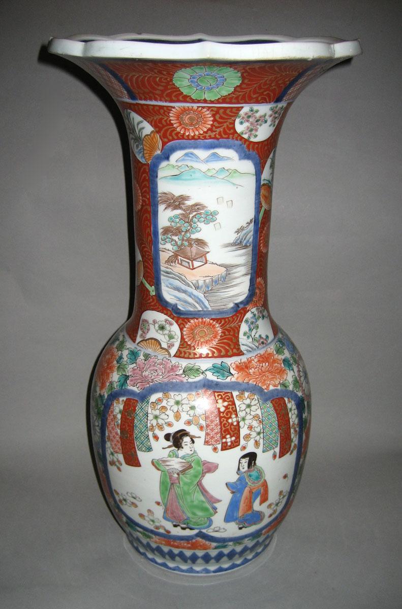 1964.0146.001 Porcelain Flower Container view 2