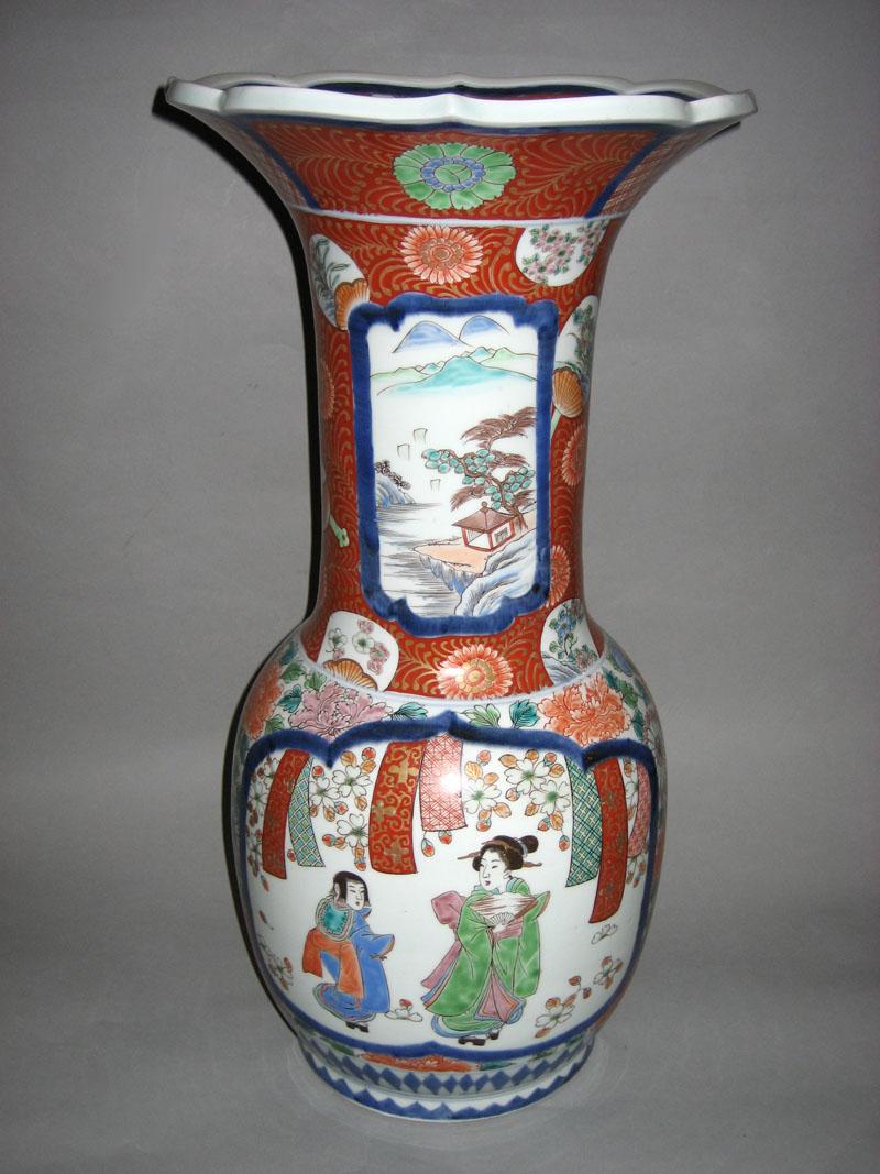 1964.0146.002 Porcelain Flower Container view 2