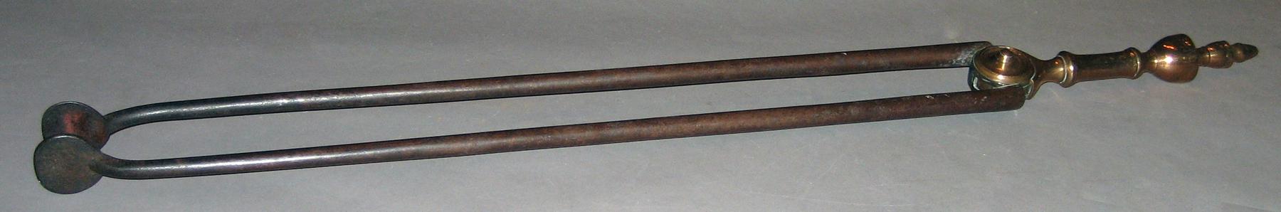 1964.0150.002 Tongs