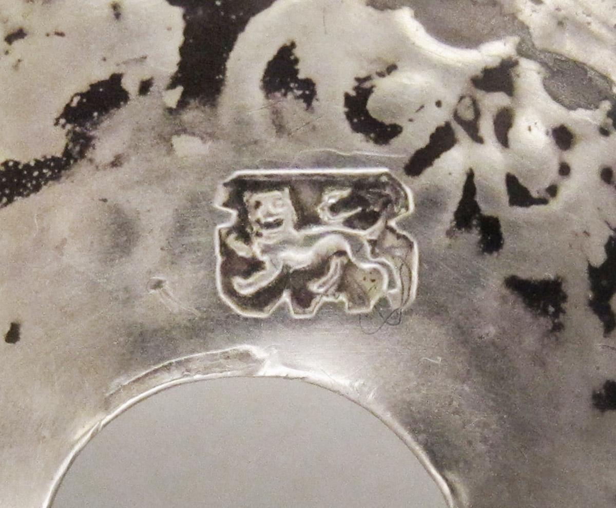 1964.0153 E Standish, inkwell lid, mark 1
