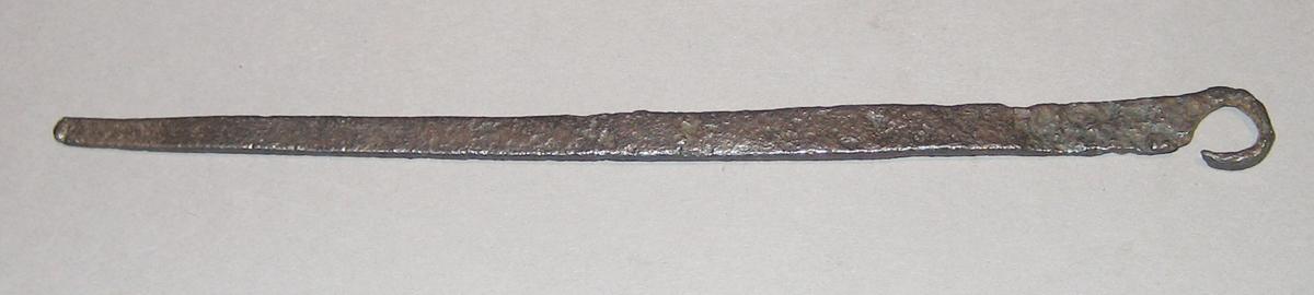 1952.0107 F Skewer