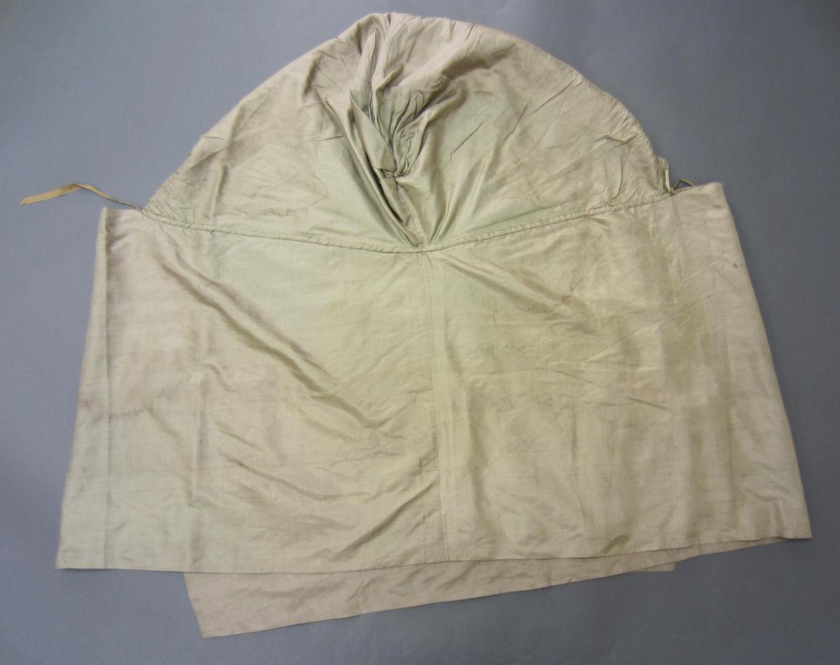 1964.0164 Hooded shawl, Back