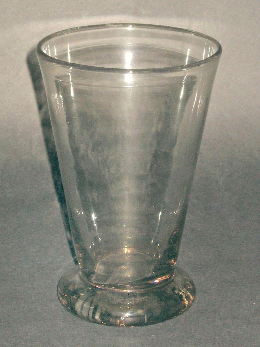 1964.0168 Glass tumbler