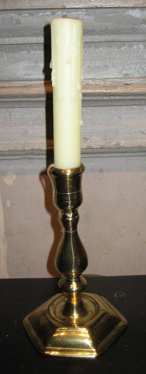 1964.0174.001 Candlestick