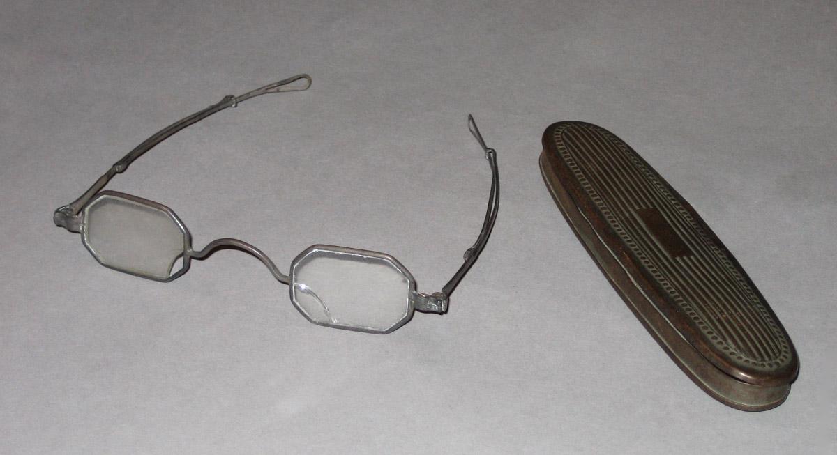 1964.0188 A, B Spectacles and case