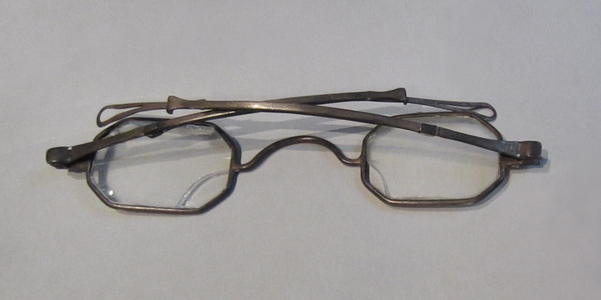 1964.0188 B Spectacles, underside