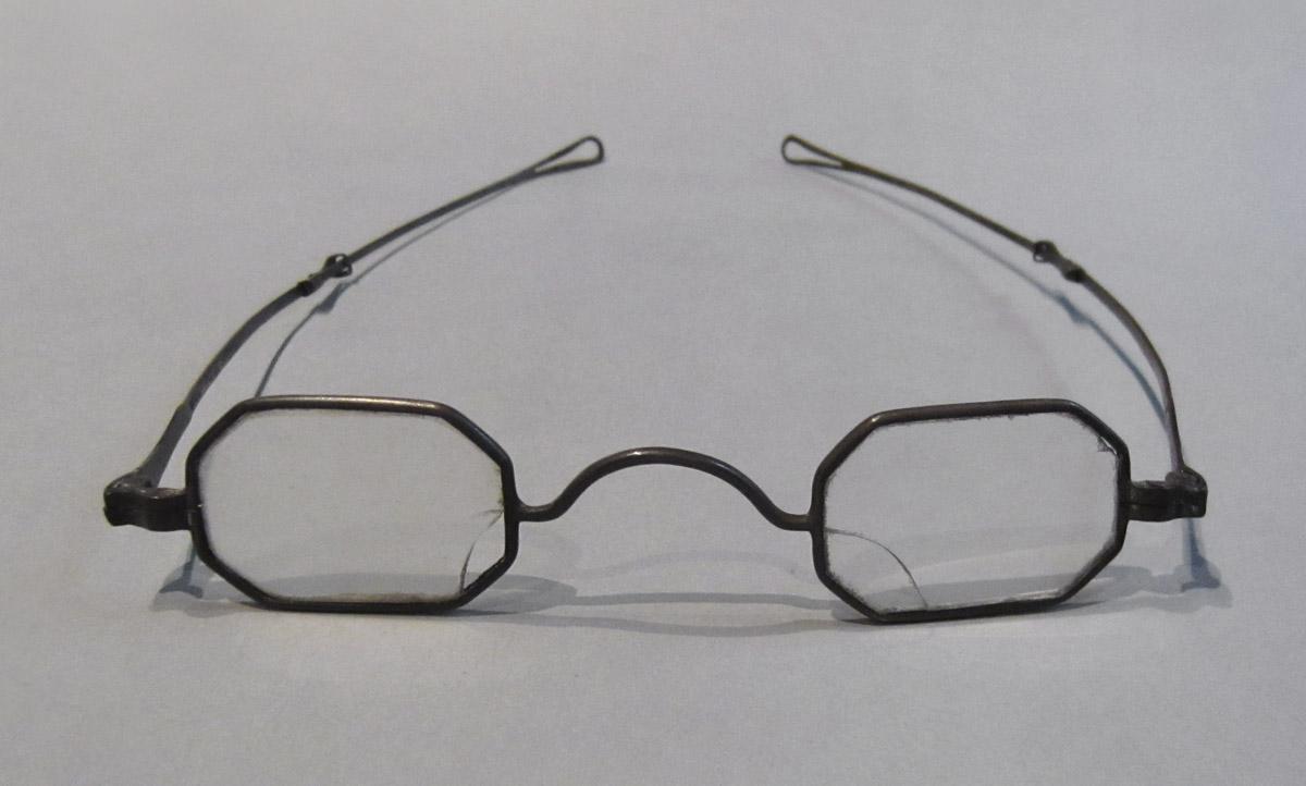 1964.0188 B Spectacles