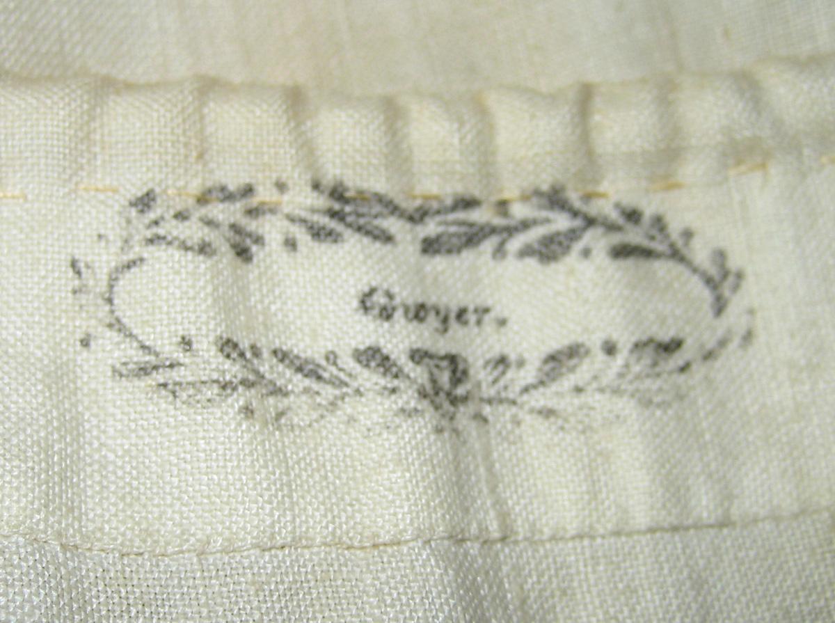 1964.0512.003 Headcloth detail