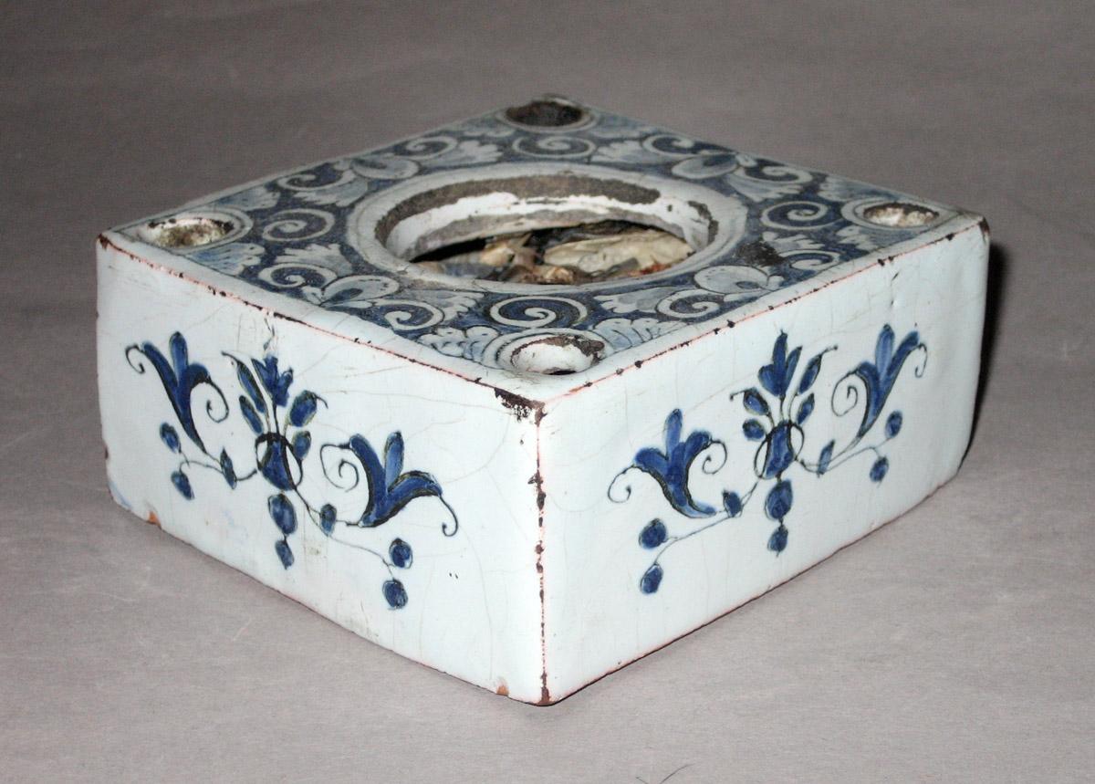 1964.0525 Earthenware inkwell
