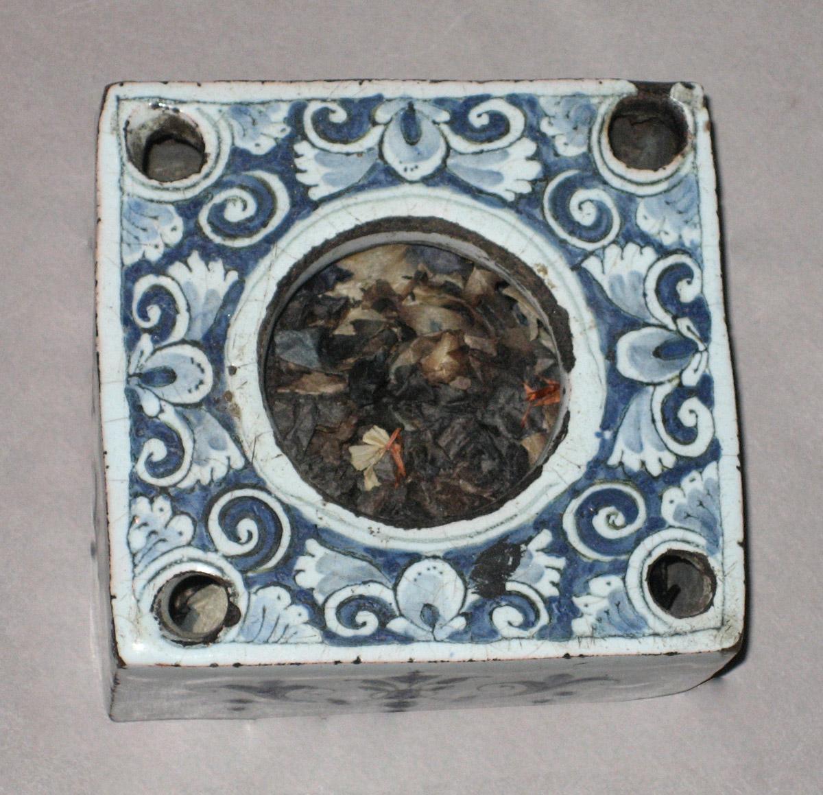 1964.0525 Delft inkwell (top)