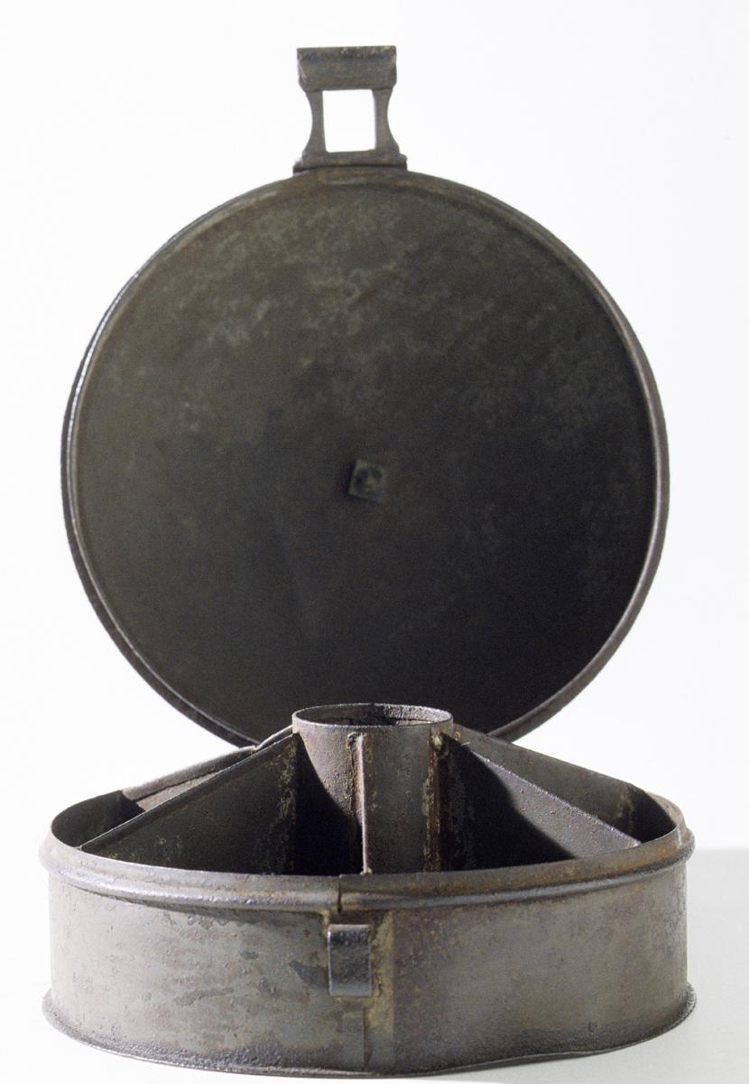 1964.0536 Spice Box, View 2