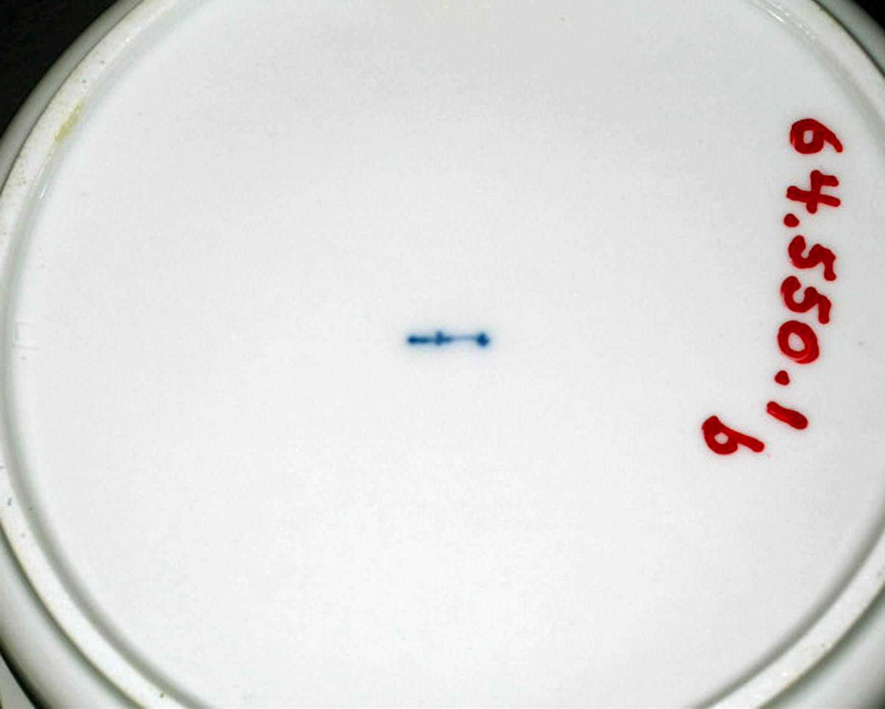 1964.0550.001 B Berlin porcelain glacier insert (underside)