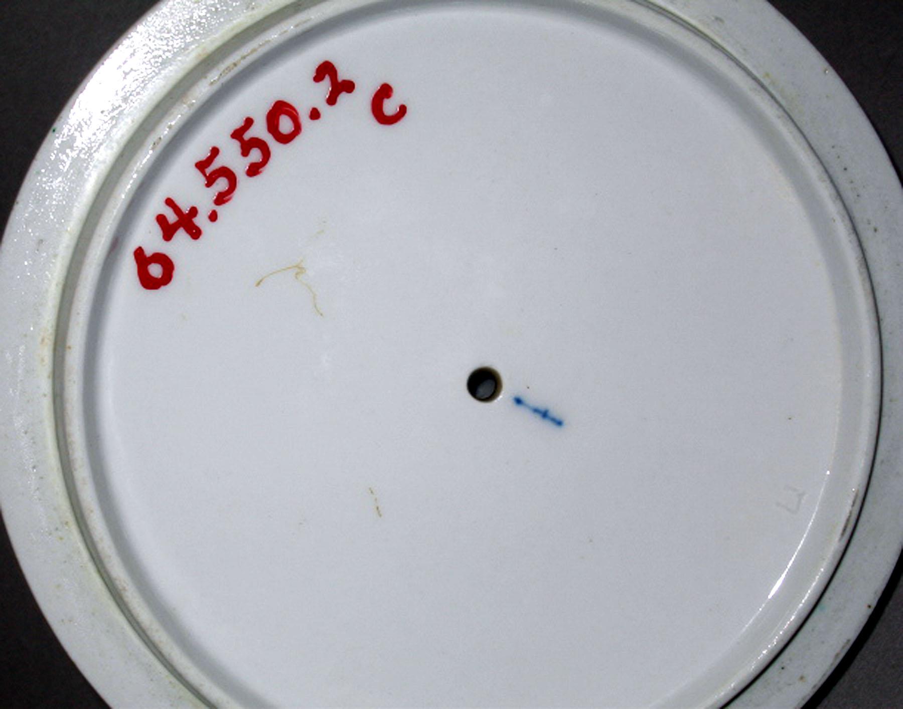1964.0550.002 C Berlin porcelain glacier (underside)