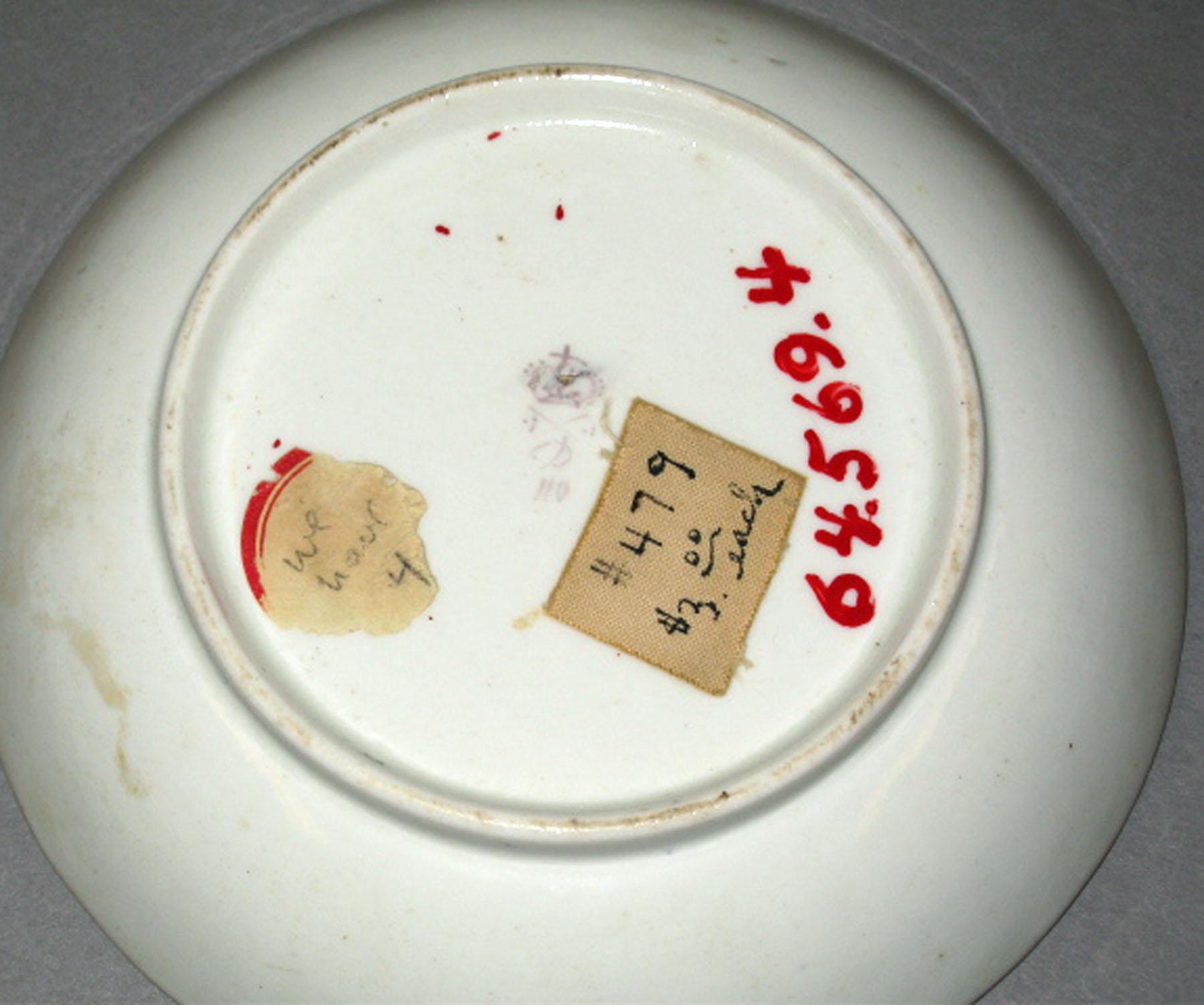 1964.0569.004 Derby porcelain saucer (underside)
