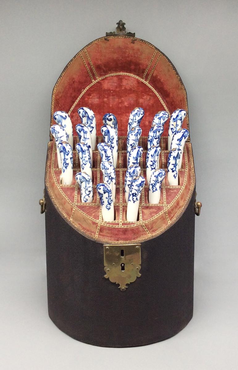 1955.0058.001 Knife box, view 6