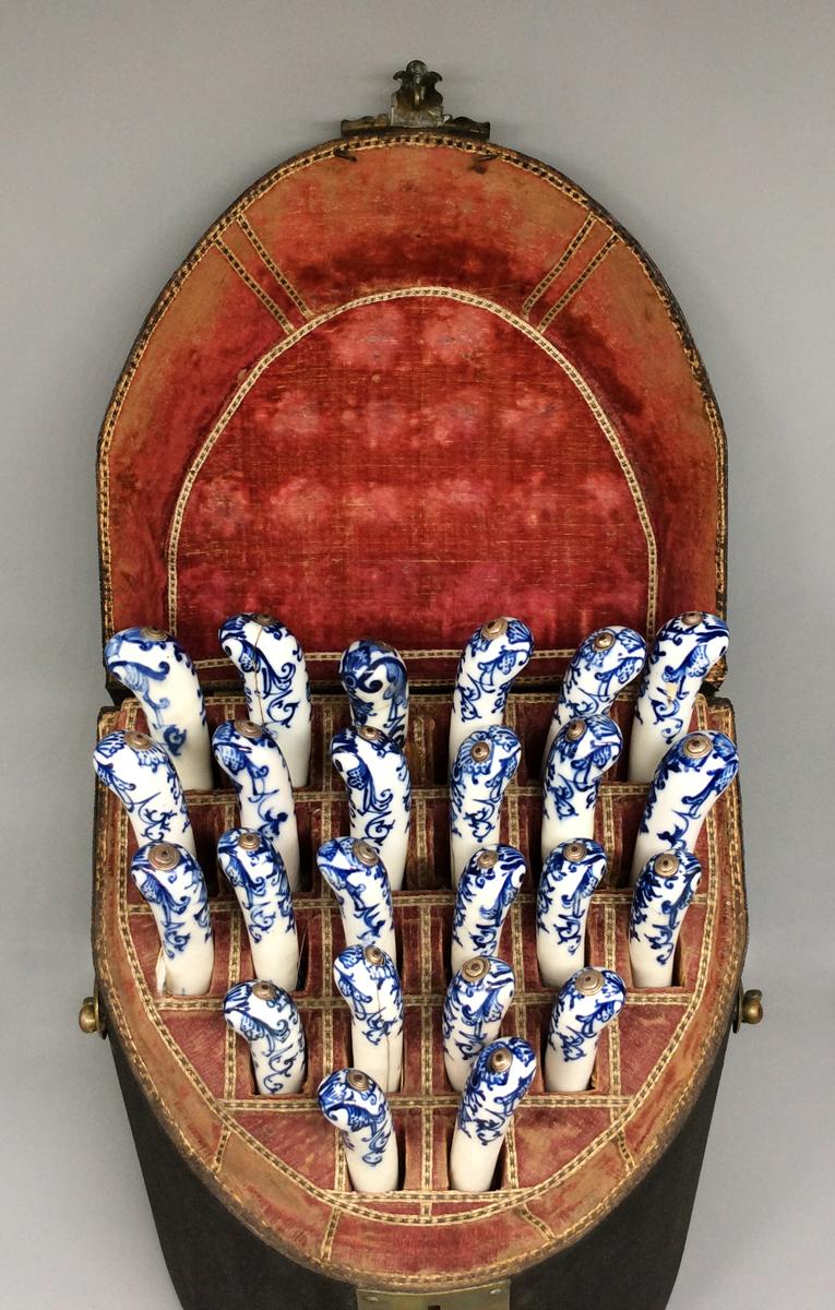 1955.0058.001 Knife box, view 7