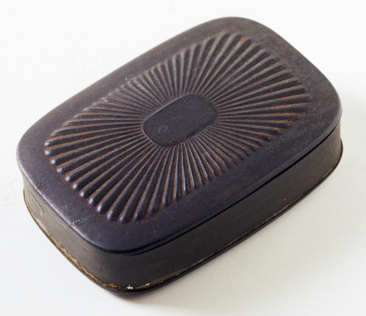 1964.0582 Tobacco Box