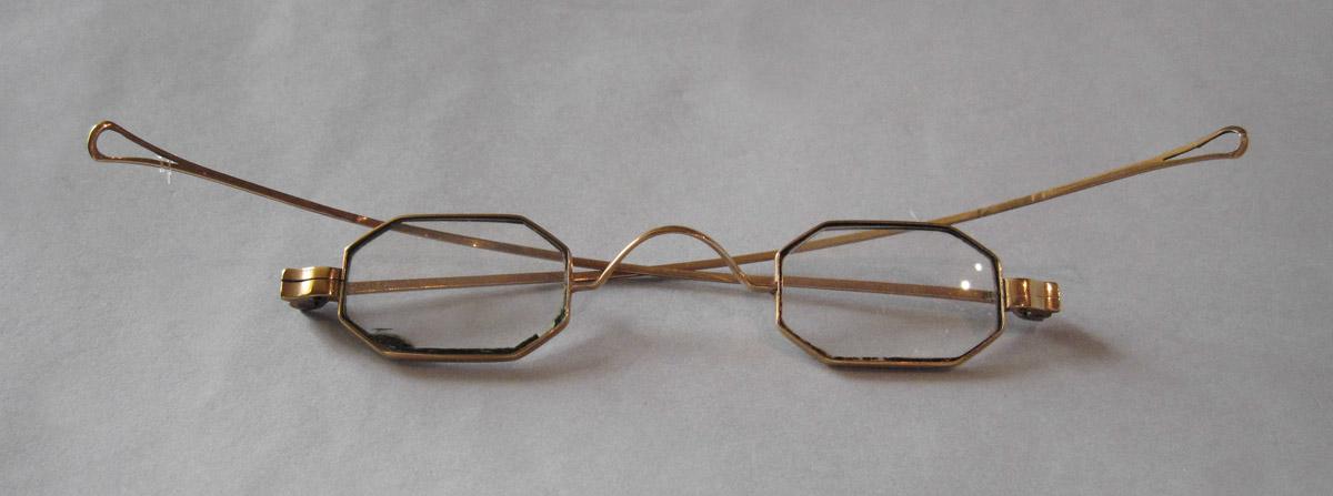 1964.0589 A Spectacles
