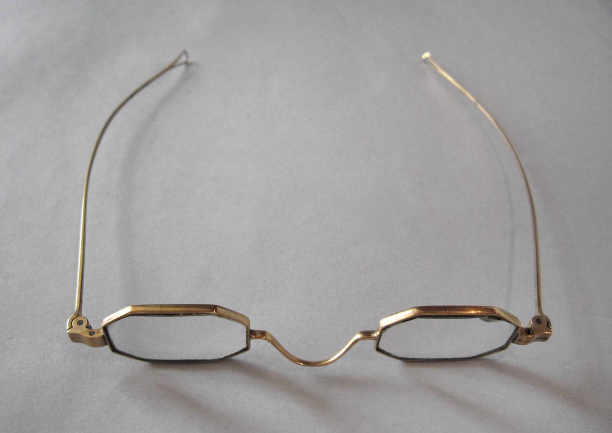 1964.0589 A Spectacles, view 2