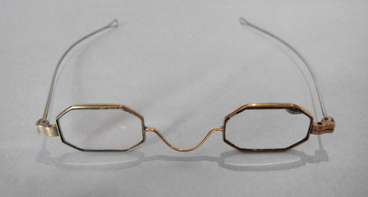 1964.0589 A Spectacles, view 3
