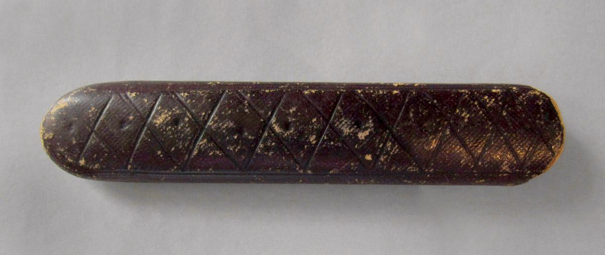 1964.0589 B Spectacles case, underside
