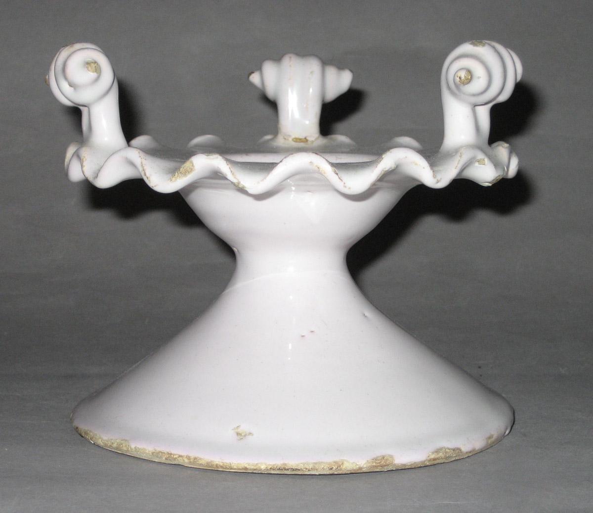 1964.0624 Delft scroll salt (profile)