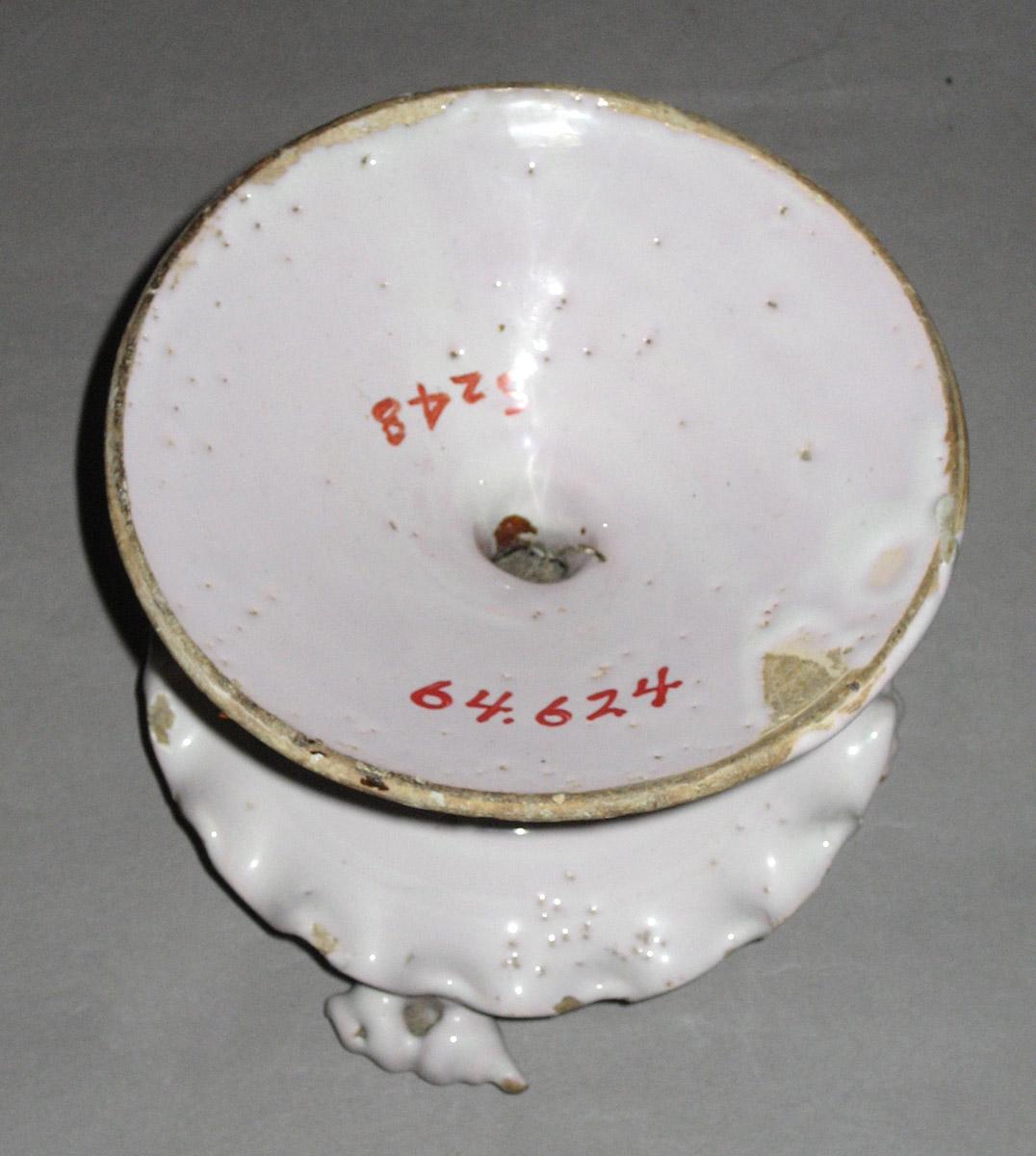 1964.0624 Delft scroll salt (bottom)