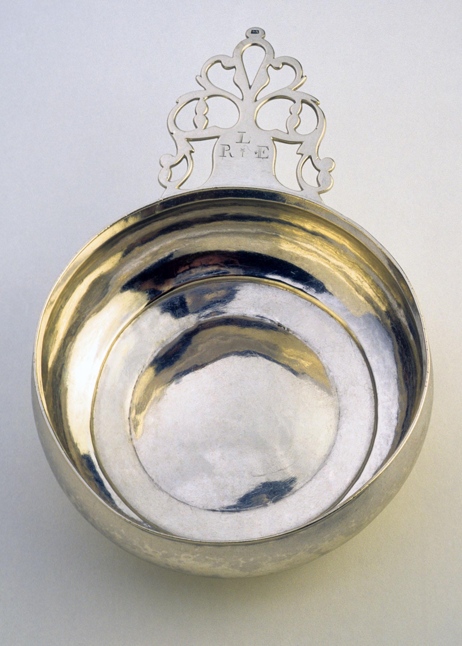 1955.0586 Porringer