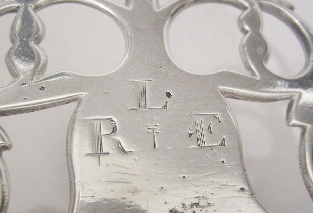 1955.0586 Porringer, engraving