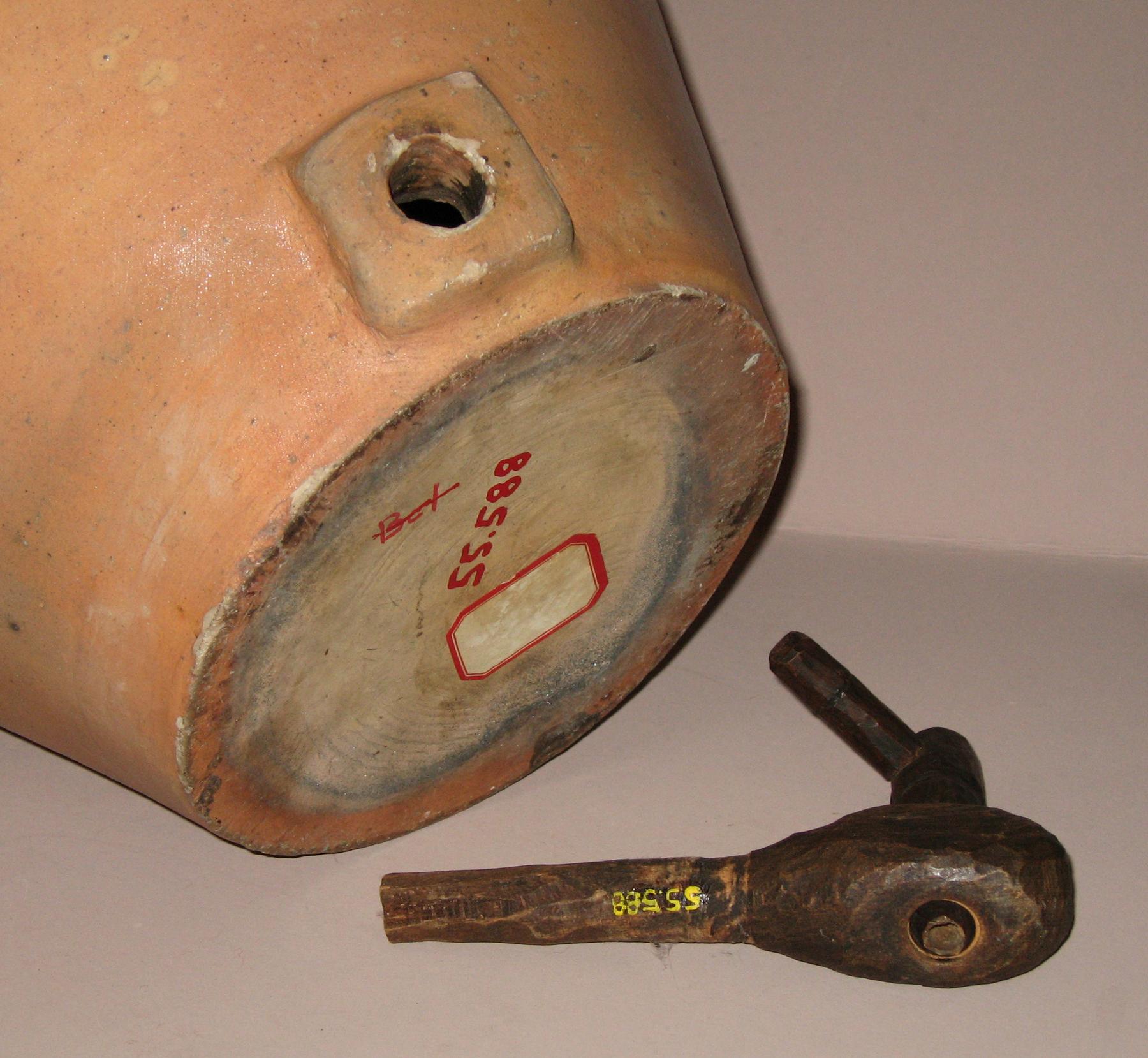 1955.0588 Salt-glazed stoneware water cooler or cistern (bottom)