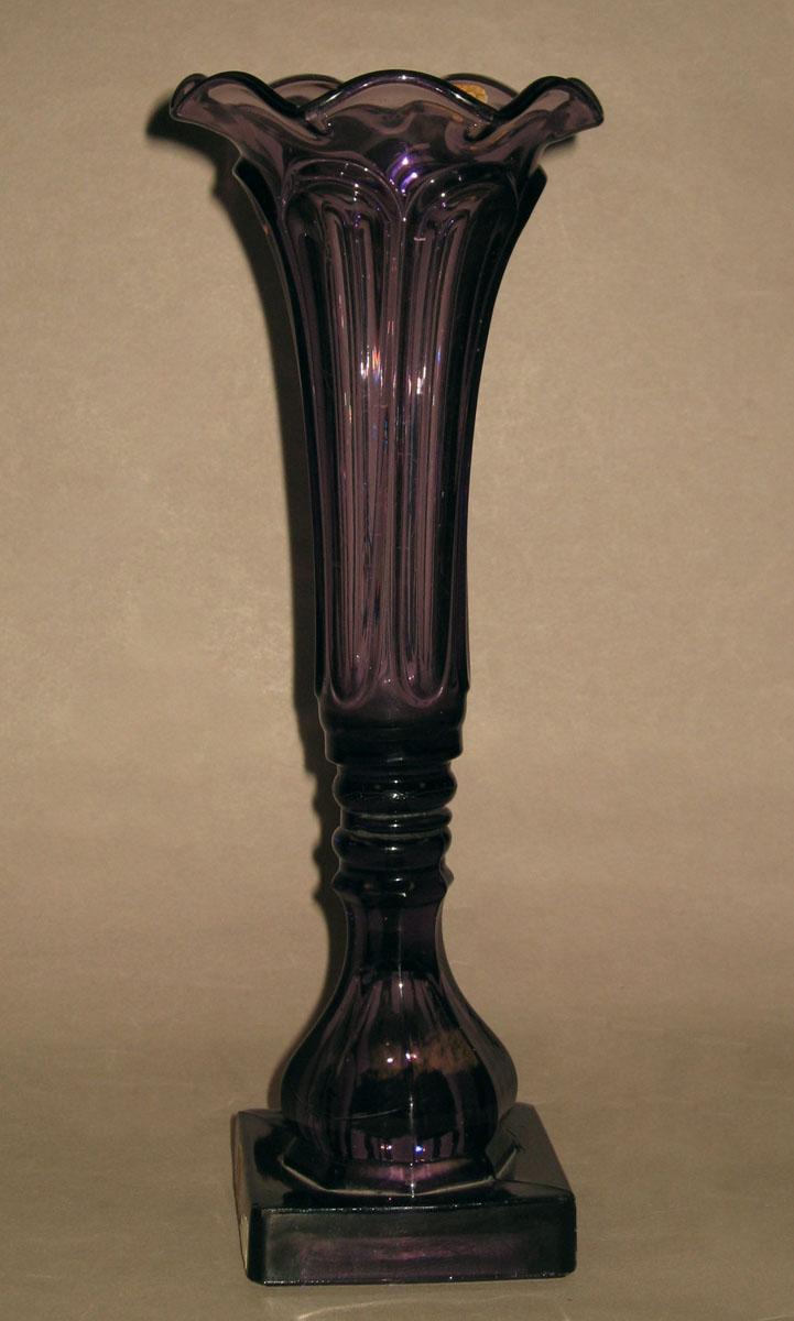1964.0649 Glass vase