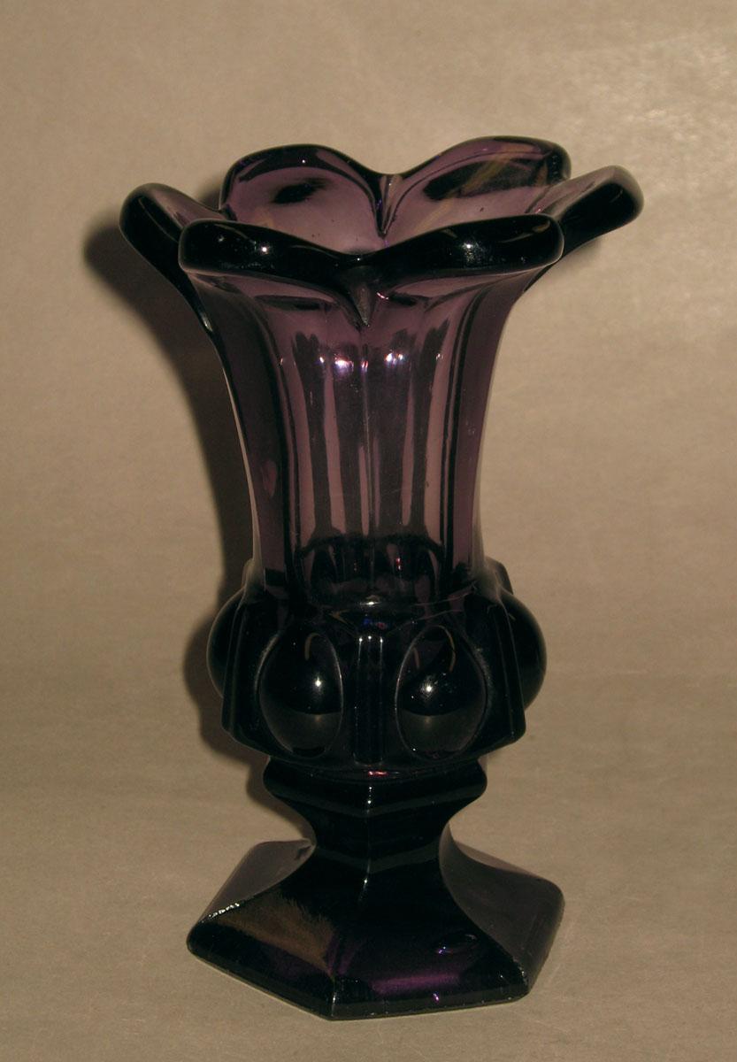 1964.0654.002 Glass vase
