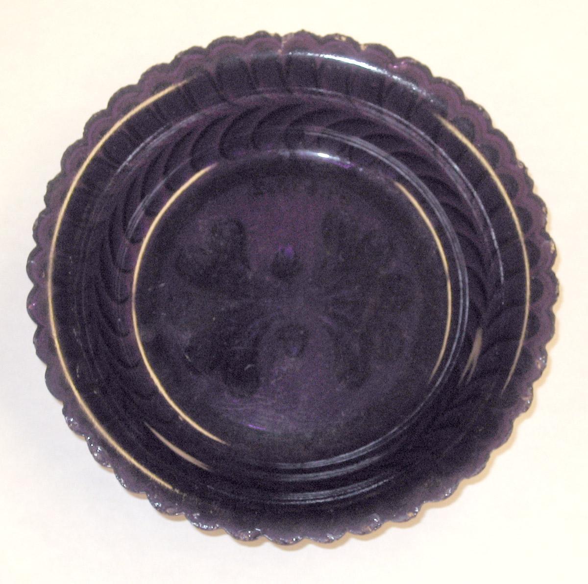 1964.0655.002 Glass sauce dish