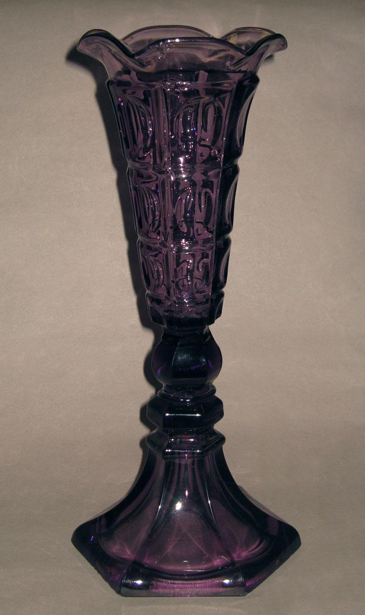 1964.0656.001 Glass vase