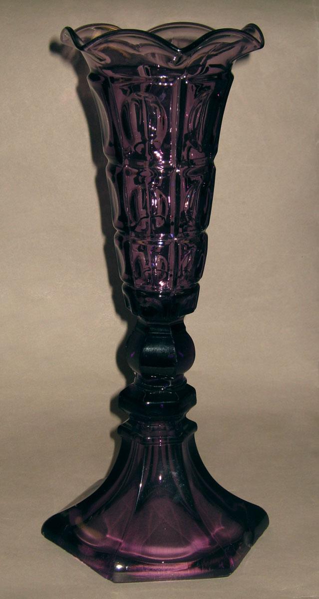 1964.0656.002 Glass vase