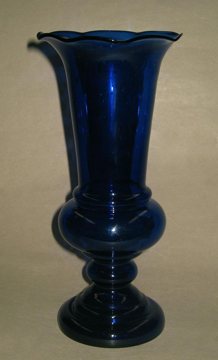 1964.0661 Blue glass vase