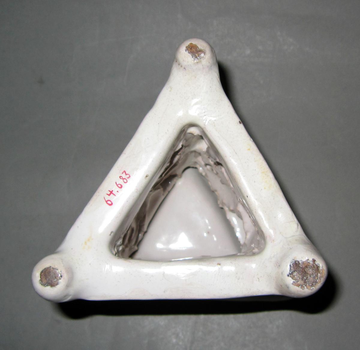 1964.0683 Delft salt underside